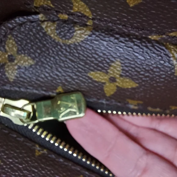 Louis Vuitton Monogram Luco Tote - Picture 10 of 16